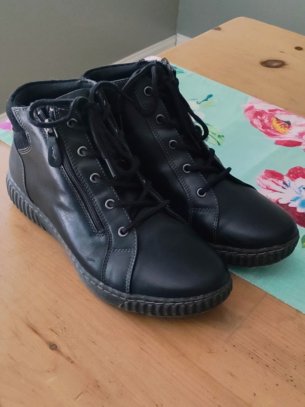 Clark's Black Leather Lace-Up Casual Ankle Boots